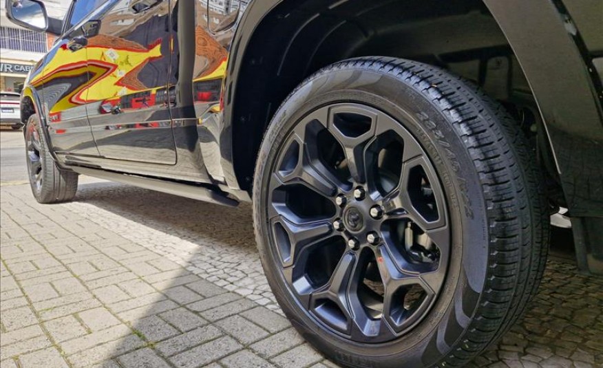 RAM 1500 5.7 V8 Limited Night Edition CD 4X4 2023/2024