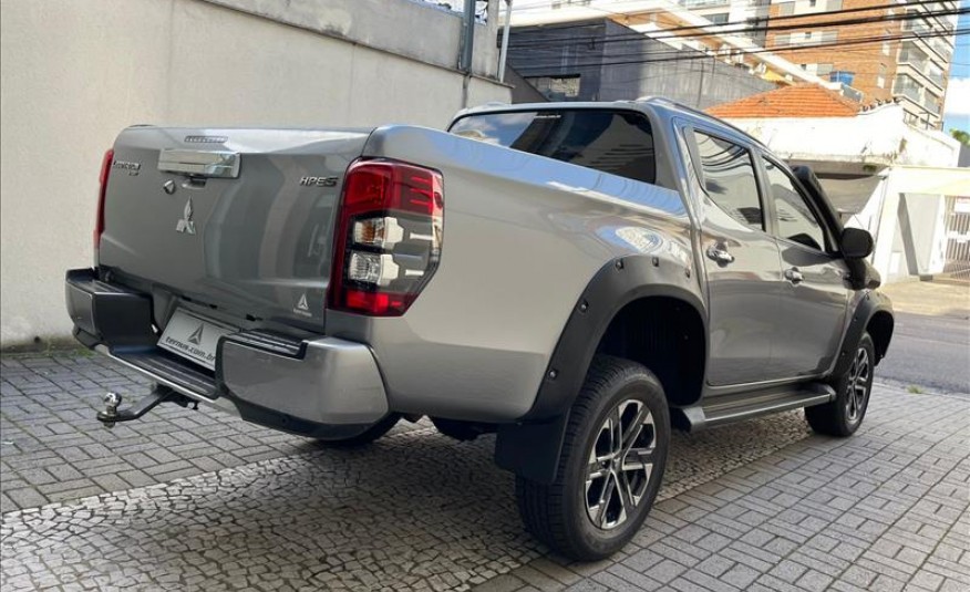 MITSUBISHI L200 TRITON 2.4 16V Turbo Sport Hpe-s CD 4X4 2022/2023