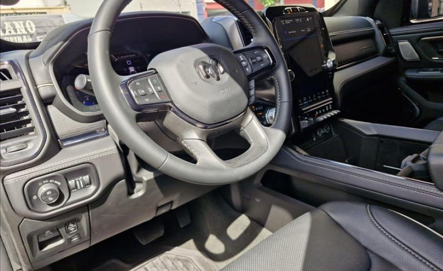 RAM 1500 5.7 V8 Limited Night Edition CD 4X4 2023/2024